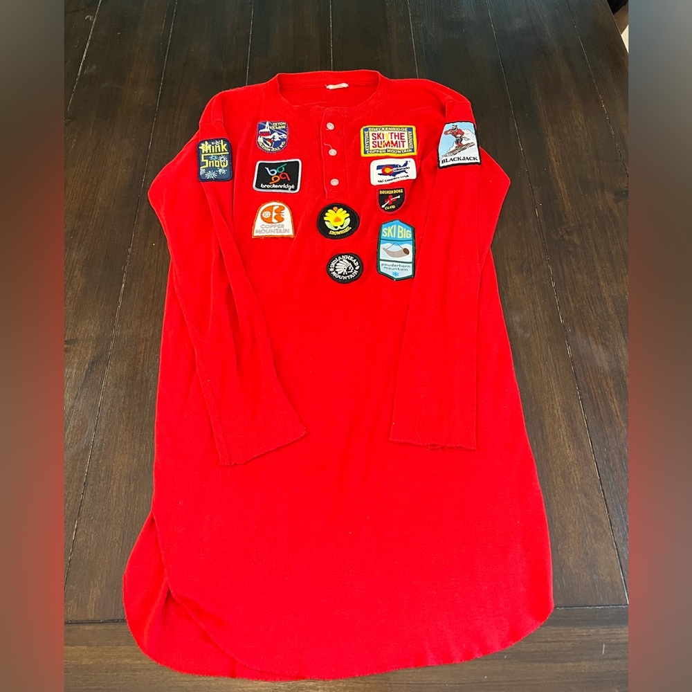 Vintage 1984 ski shirt with patches
